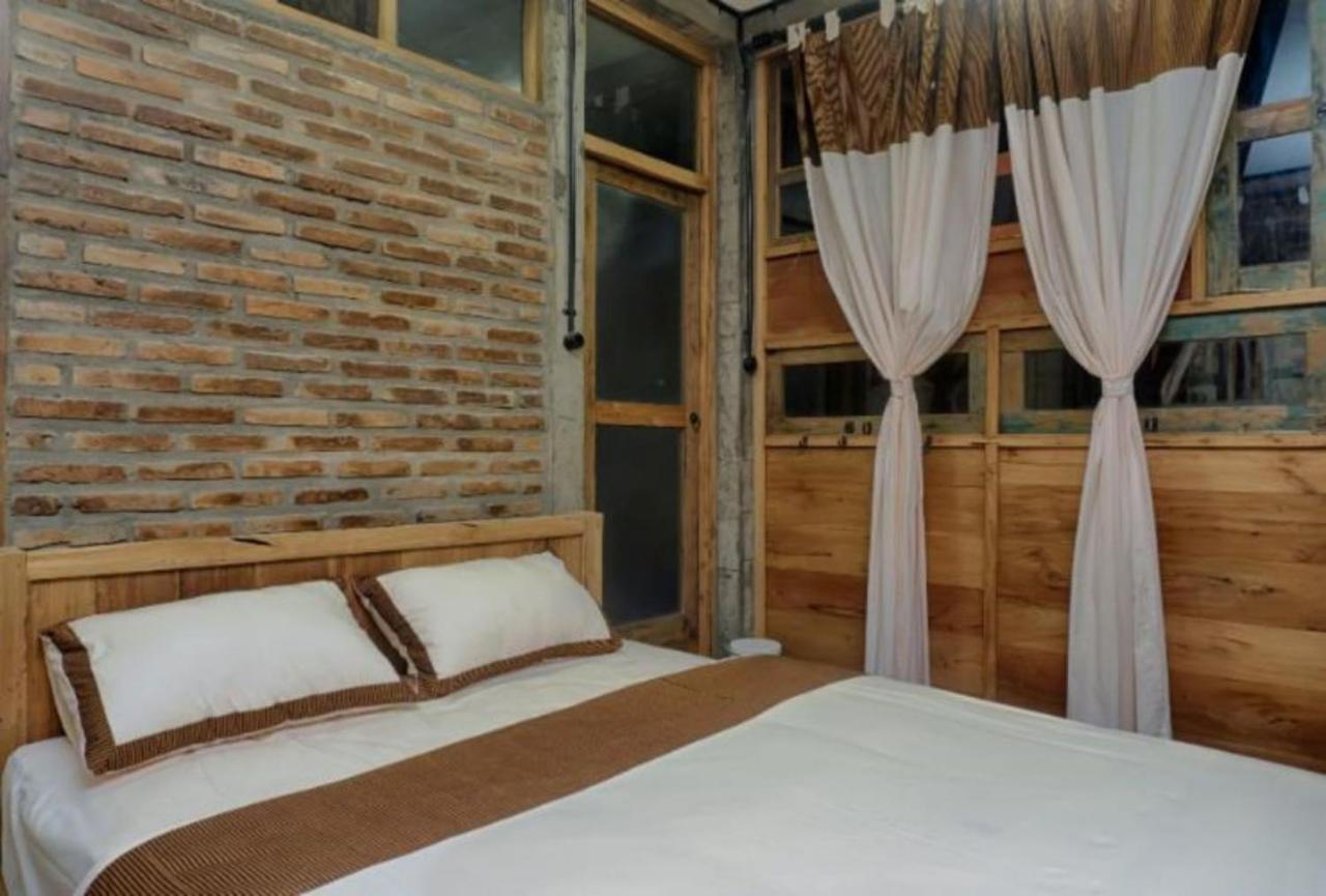 Lorong Homestay Bantul Exterior photo
